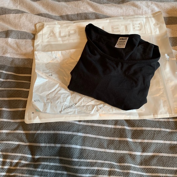 Worn once Alphalete ultra soft crop black top - Picture 9 of 9